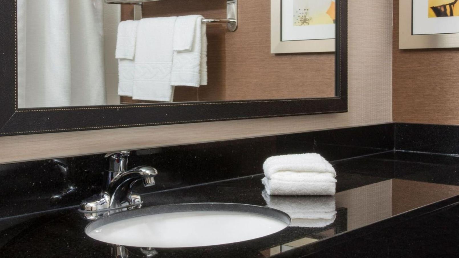 Fairfield Inn & Suites Грийли Екстериор снимка